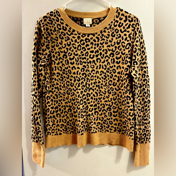 Sweaters - Leopard Print Sweater size Small